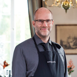 Johan Gullbrand, Restaurant, Guest Service